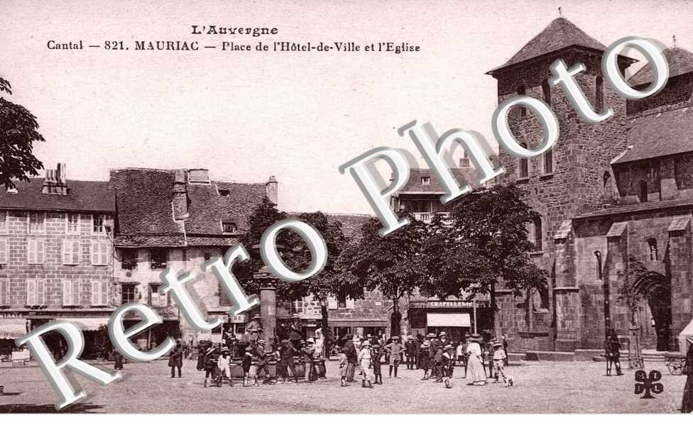place de l'hotel de ville et l'eglise