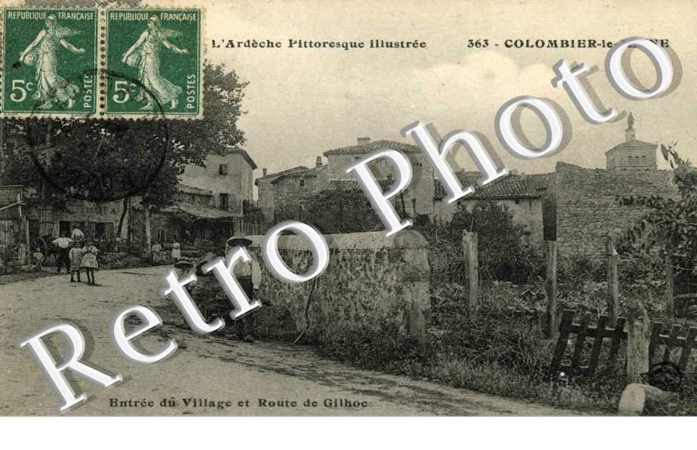Entree du village et route de Gilhoc