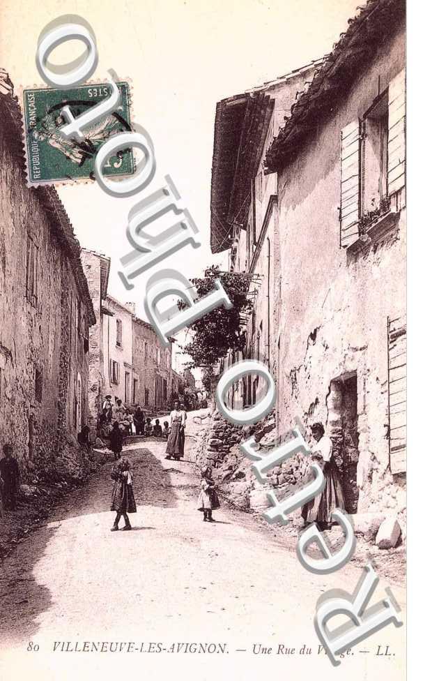 UNE RUE DU VILLAGE