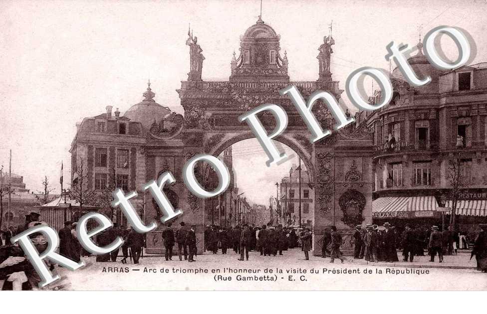 ARC DE TRIOMPHE EN L'HONNEUR DE LA VISITE