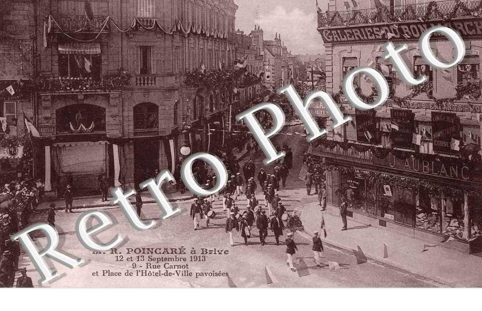 rue Carnot et Place de l'Hotel de Ville pavoisees M.R. Poincare a Brive - 12 et 13 septembre 1913