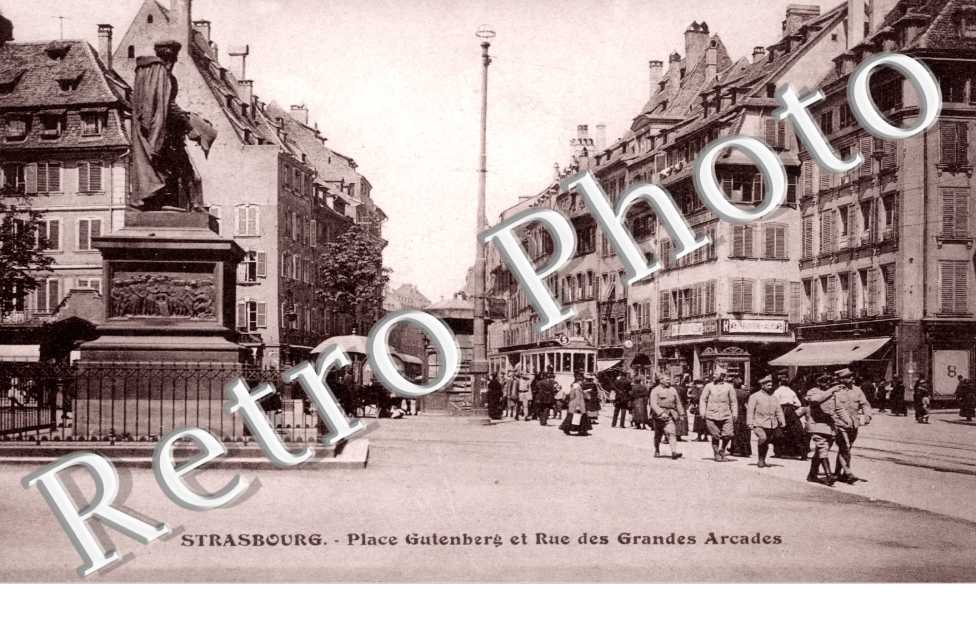 PLACE GUTENBERG ET RUE DES GRANDES ARCADES