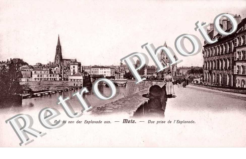 vue prise de l'esplanade (Rue de la Garde )