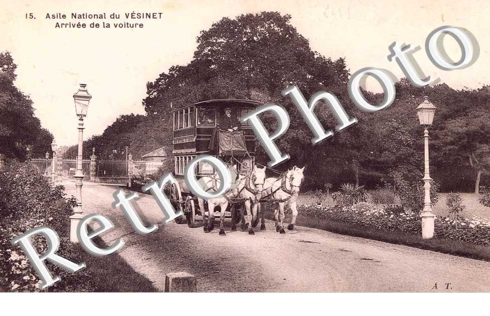 Asile National - Arrivée de la Voiture