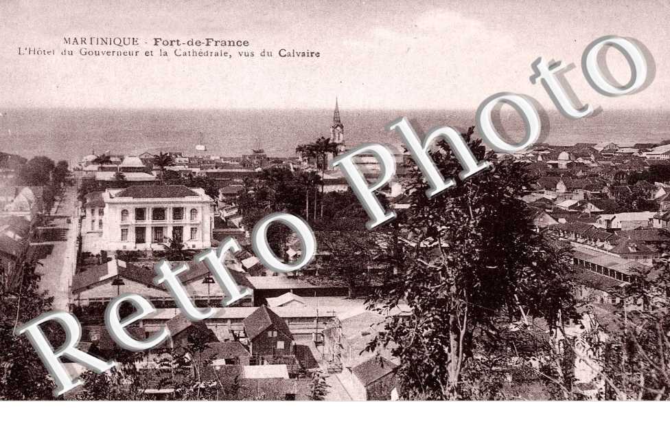 L'HOTEL DU GOUVERNEUR ET LA CATHEDRALE