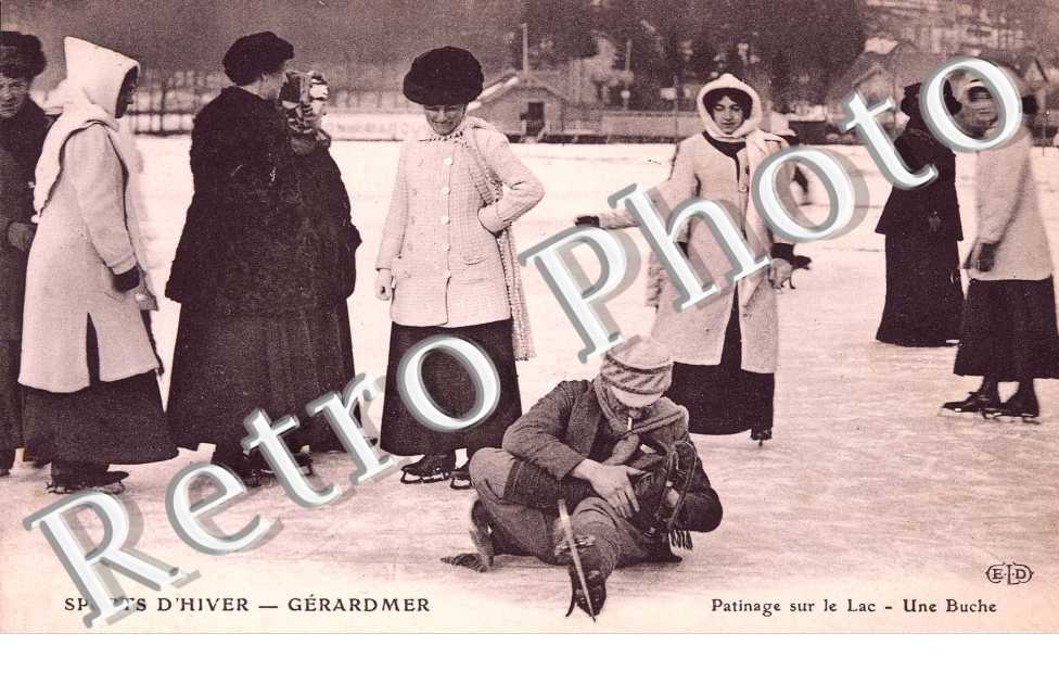 Sport d'Hiver - Patinage sur le lac - une buche