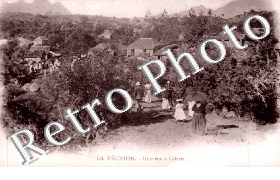 LA REUNION UNE RUE A CILAOS