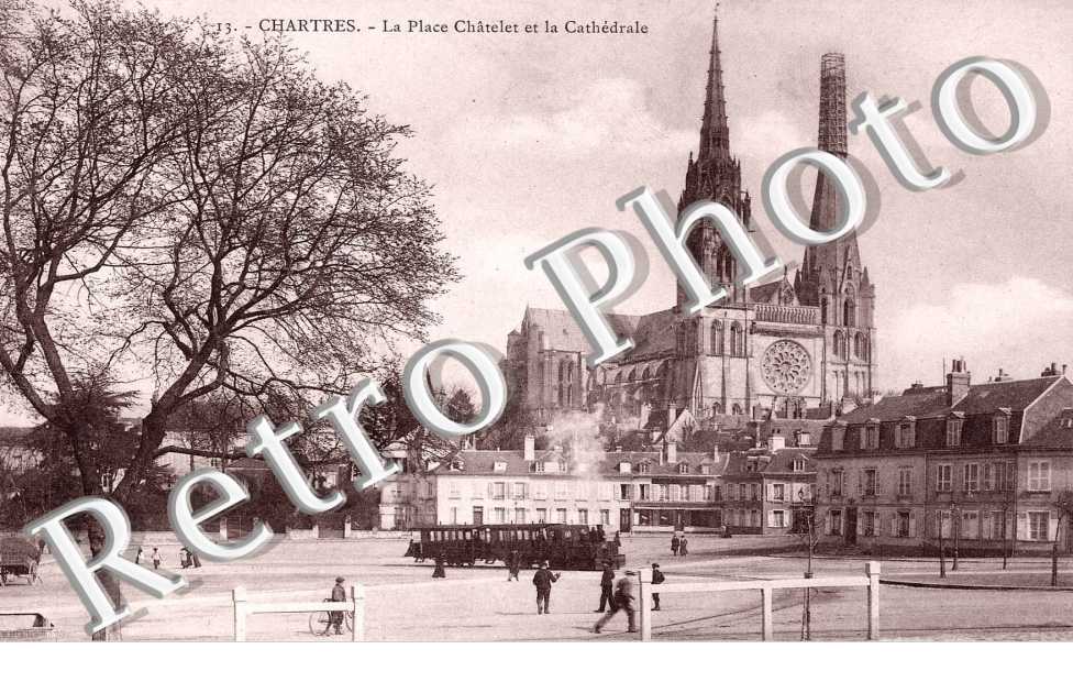 La Place Chatelet et la Cathédrale