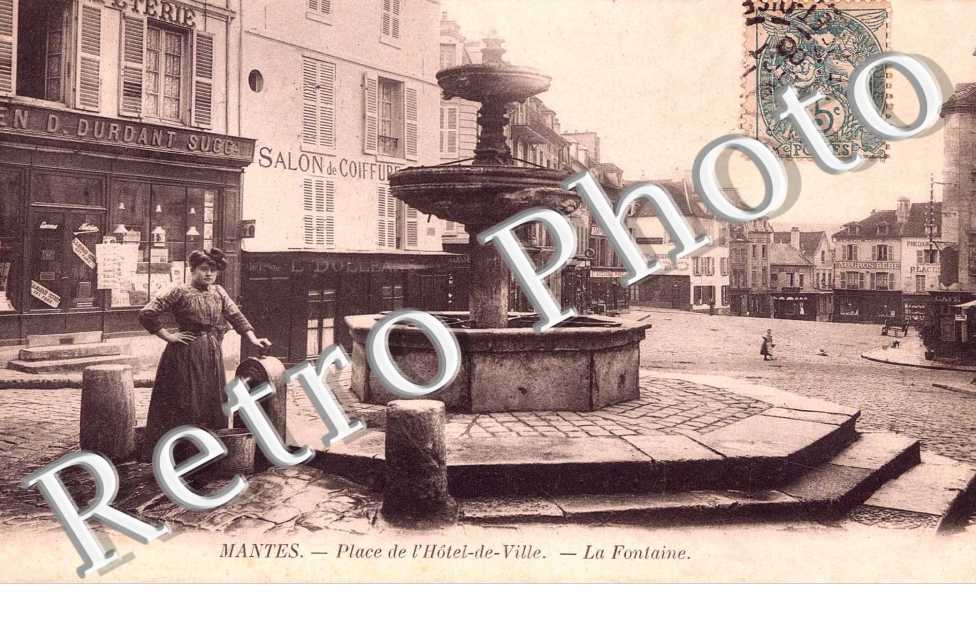 Place de l'Hotel de Ville et la Fontaine