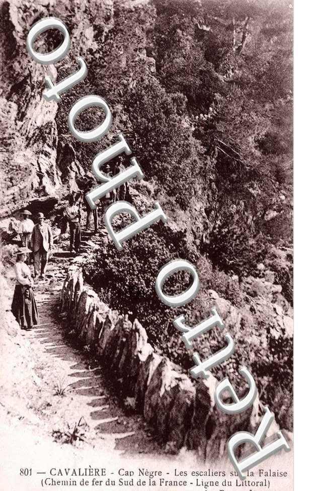 Cavaliere Cap negre Les escaliers sur la Falaise