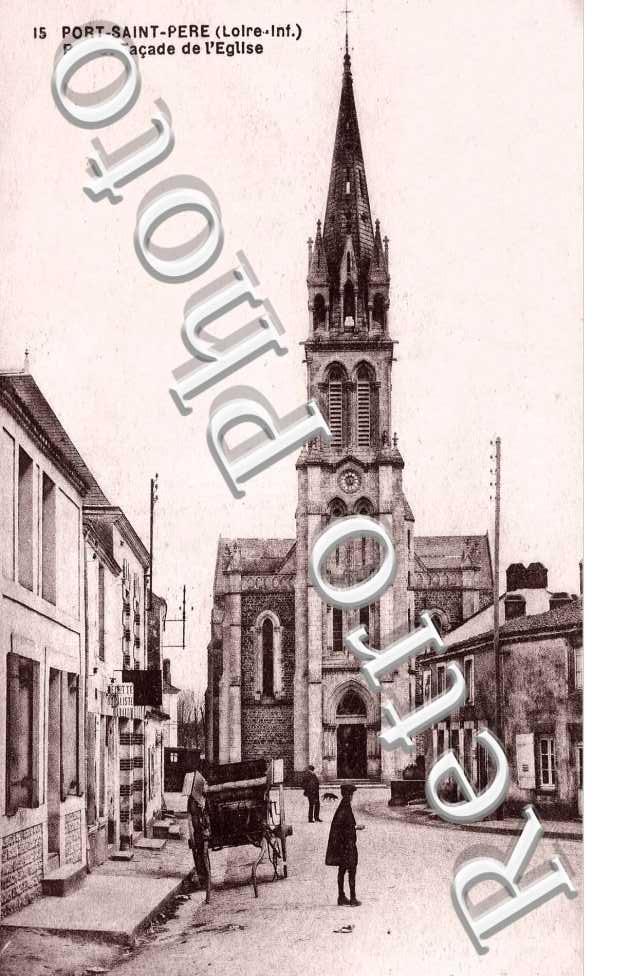 rue et facade de l'eglise