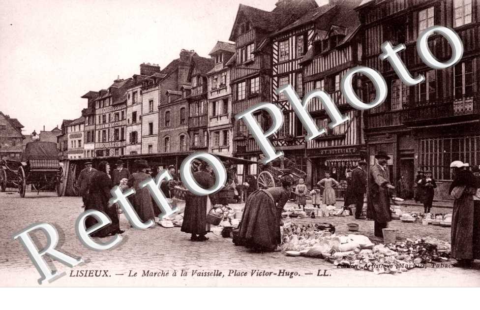 Le marché a la vaisselle, place Victor Hugo