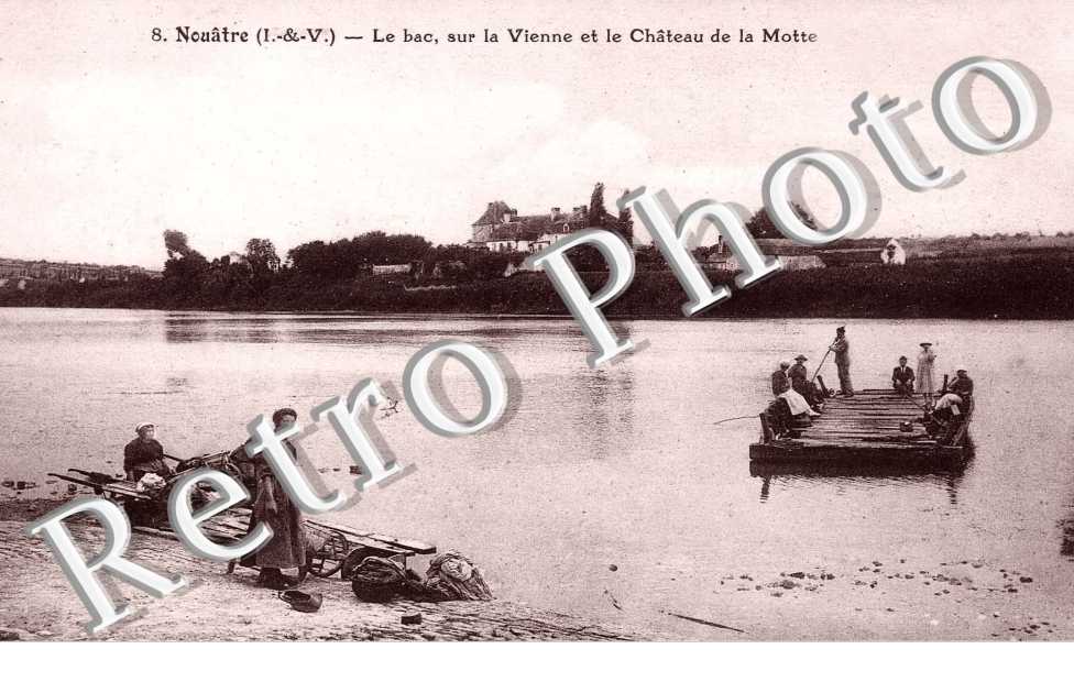 Le bac sur la Vienne et le chateau de la Motte