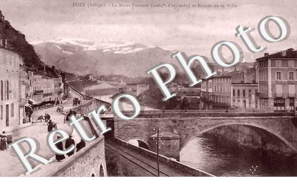 le mont Fourcat et entree de la ville