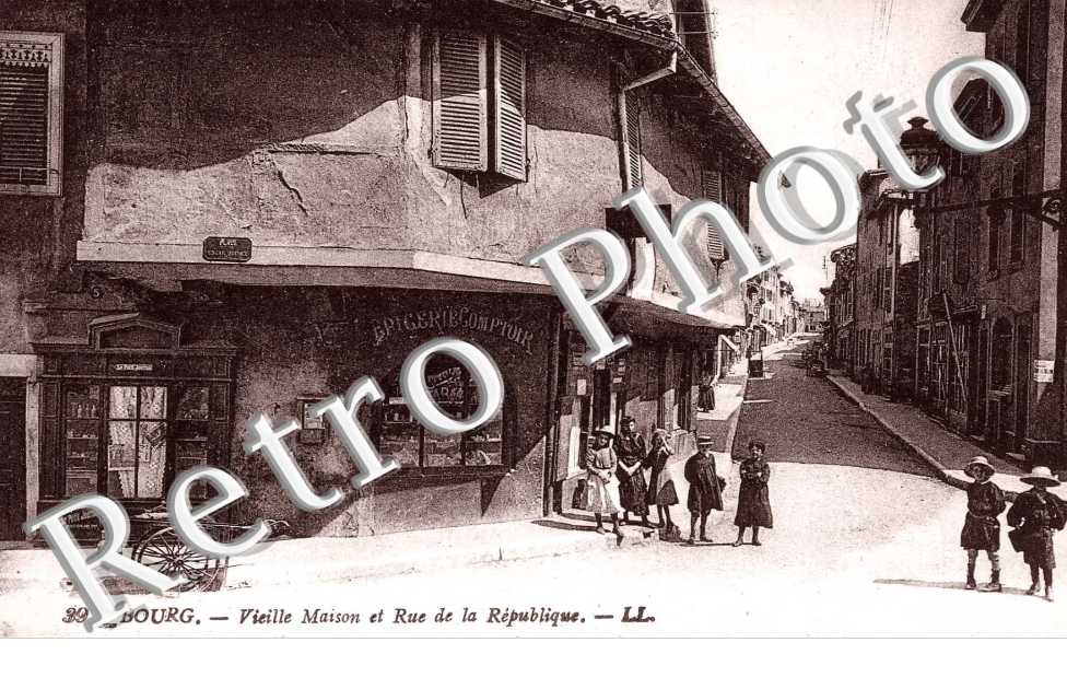 Vieilles maison et rue de la Republique