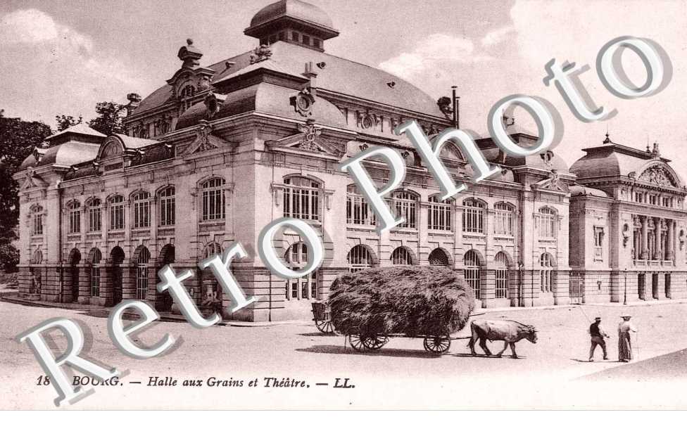 Halle aux grains et theatre