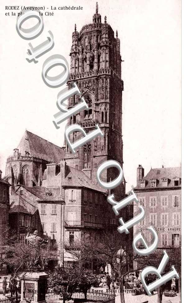 LA CATHEDRALE ET LA PLACE DE LA CITE