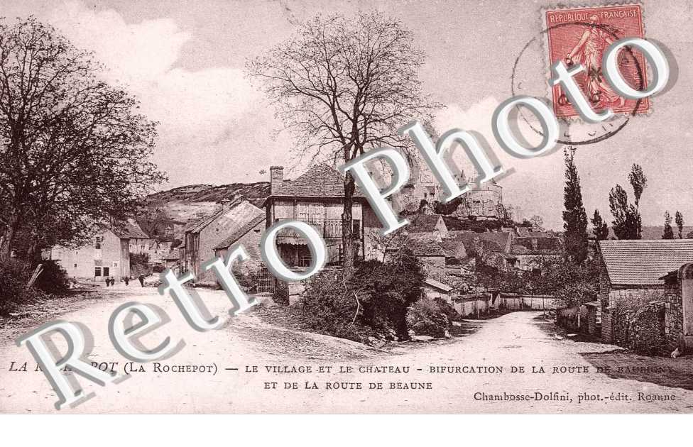 Le village et le chateau - bifurcation de la route de Baubigny  et de Beaune
