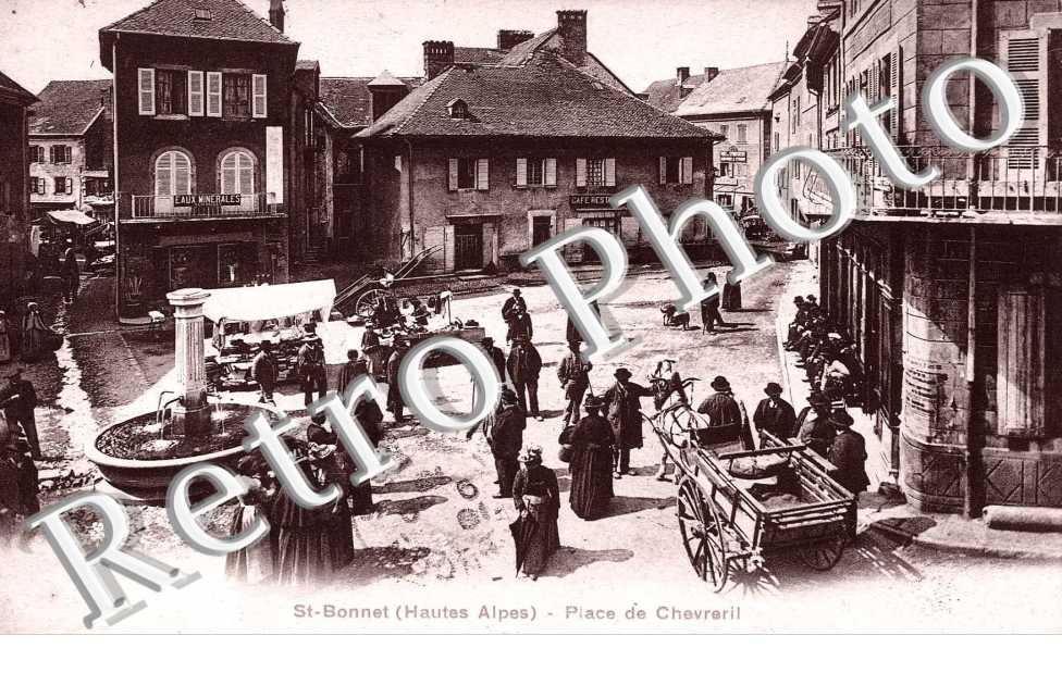 PLACE DE CHEVRERIL