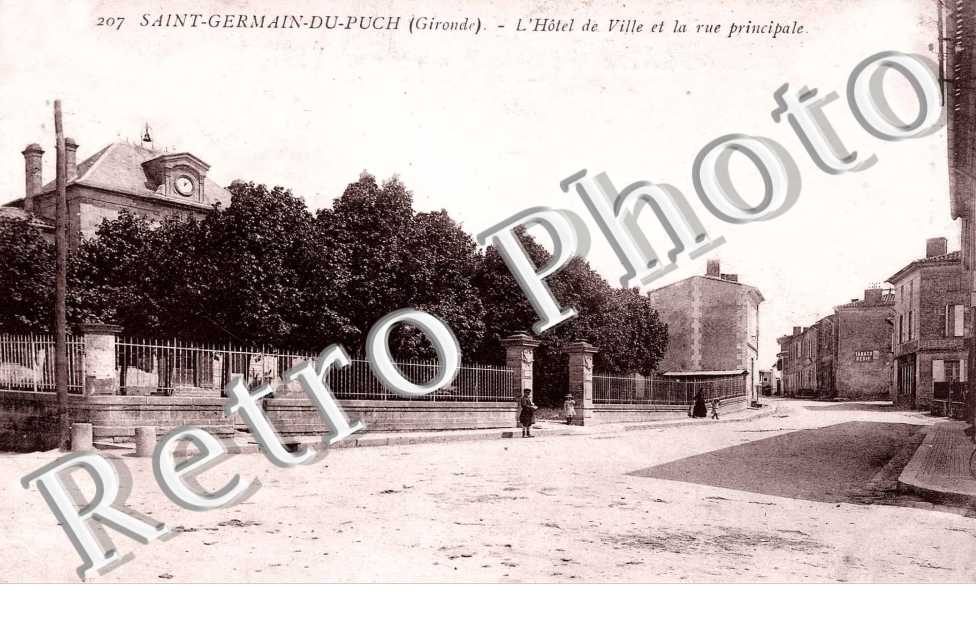 L'Hotel de Ville et la Rue principale