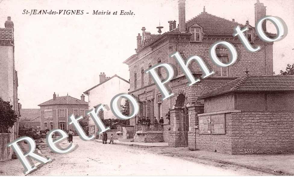 SAINT JEAN DES VIGNES. mairie et écoles