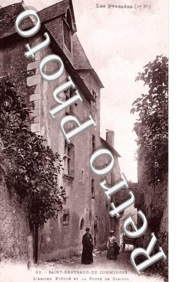 l'ancien eveche et la porte de Cabirol