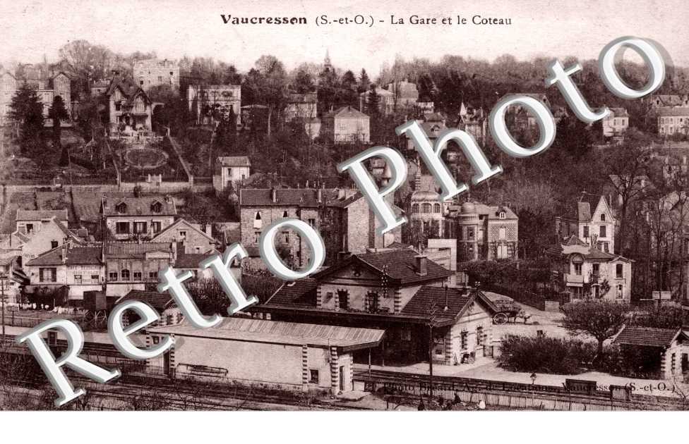 LA GARE ET LE COTEAU