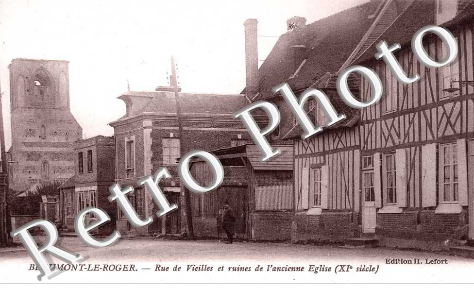 Rue de vieilles et ruines de l'ancienne eglise