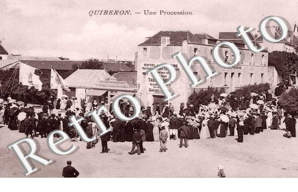 une procession - Hotel de la Plage - l'Hotel Penthievre