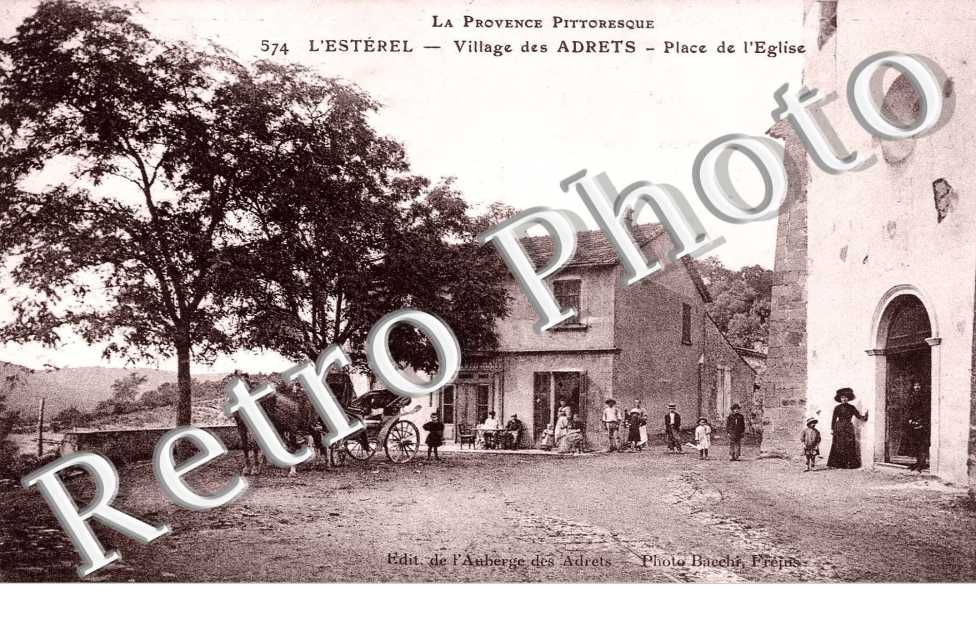 L'Esterel  Place de l'eglise