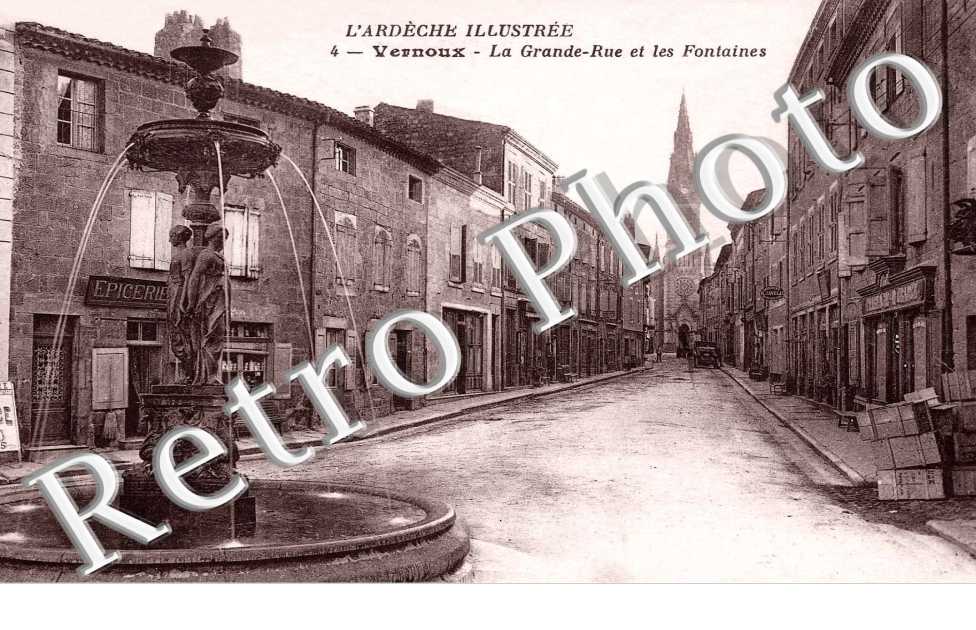 La grande rue et les fontaines