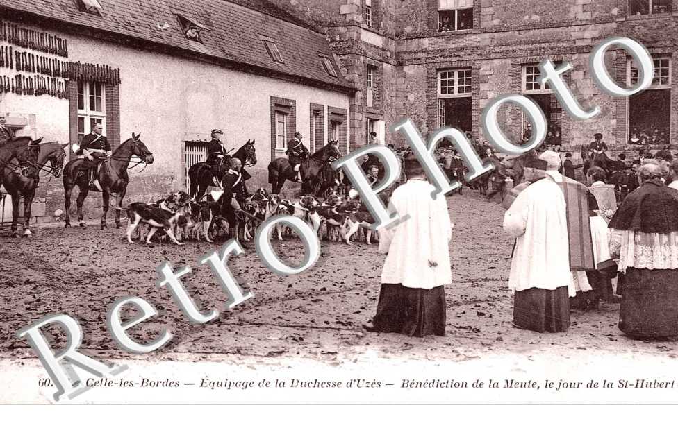 - equipage de la duchesse d'Uzes - benediction de la meute le jour de Saint Hubert (chasse)