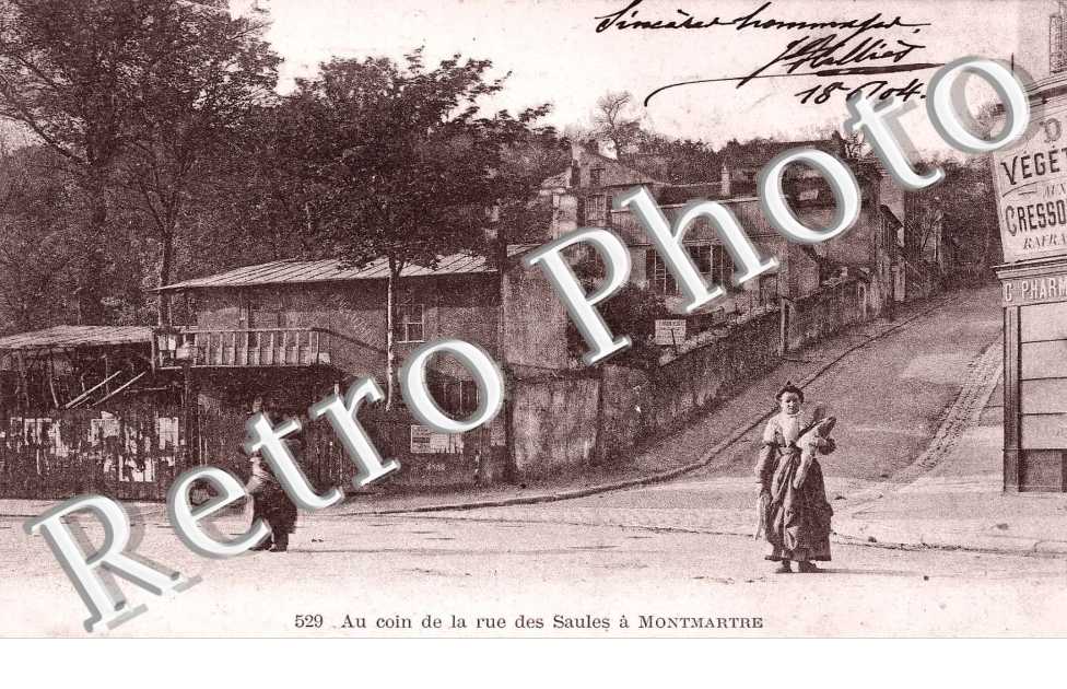 AU COIN DE LA RUE DES SAULES MONTMARTRE