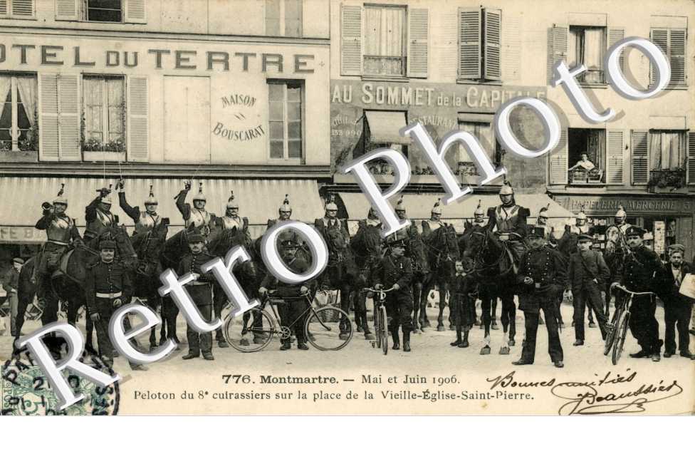 Montmartre, Peloton du 8eme Cuirassiers Place de la Vieille Eglise Saint Vincent, 1906