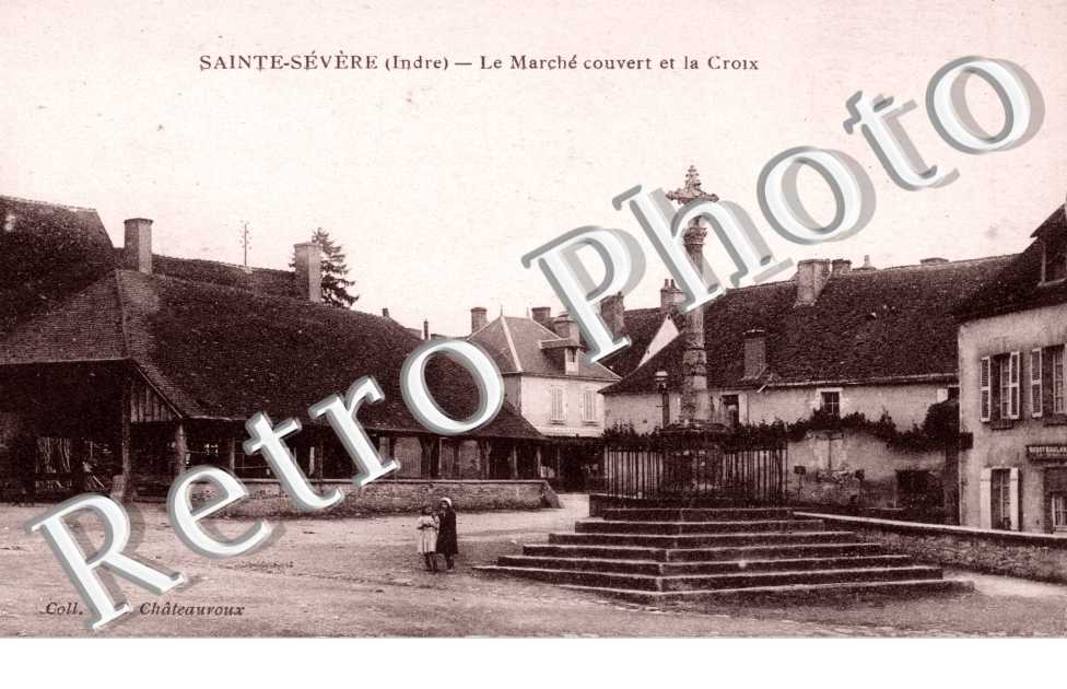 Le marche couvert et la croix