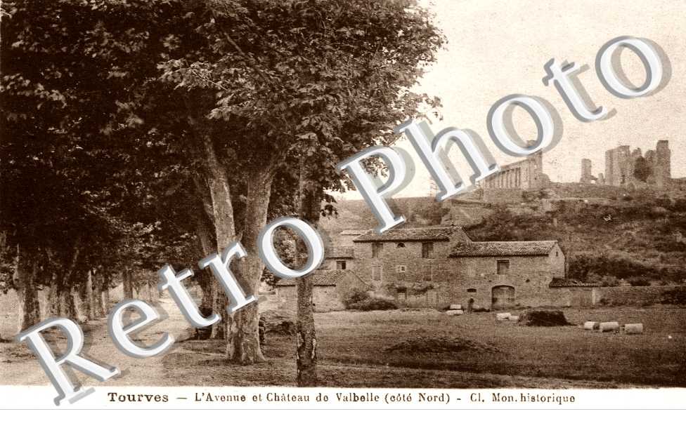 L'avenue et chateau de Valbelle