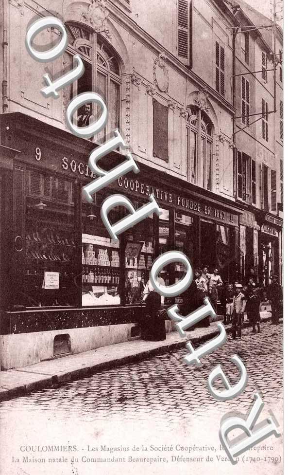 Rue Beaurepaire - Magasins de la societe cooperative - La maison natale du commandant Beaurepaire