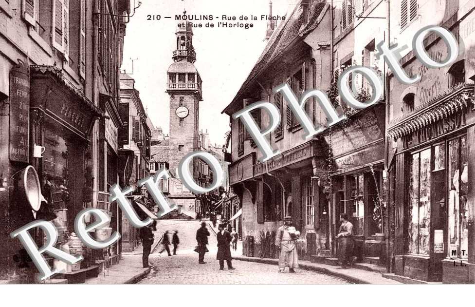 RUE DE LA FLECHE et rue de l'horloge
