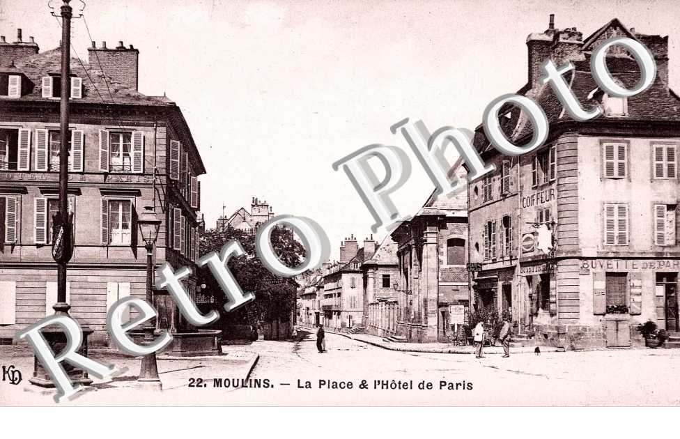 LA PLACE ET L'HOTEL DE PARIS