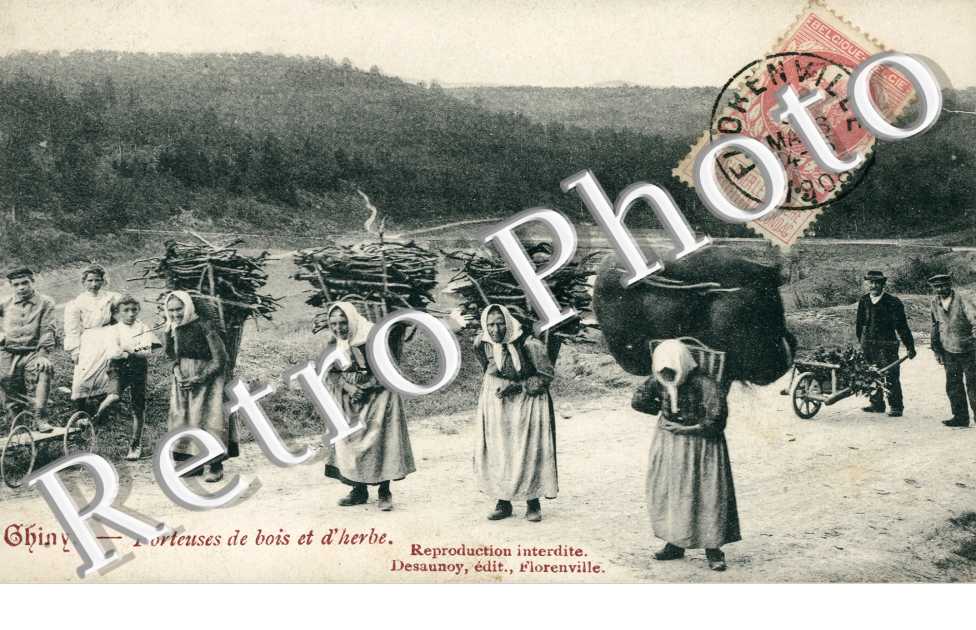 Porteuses de bois et d'herbe