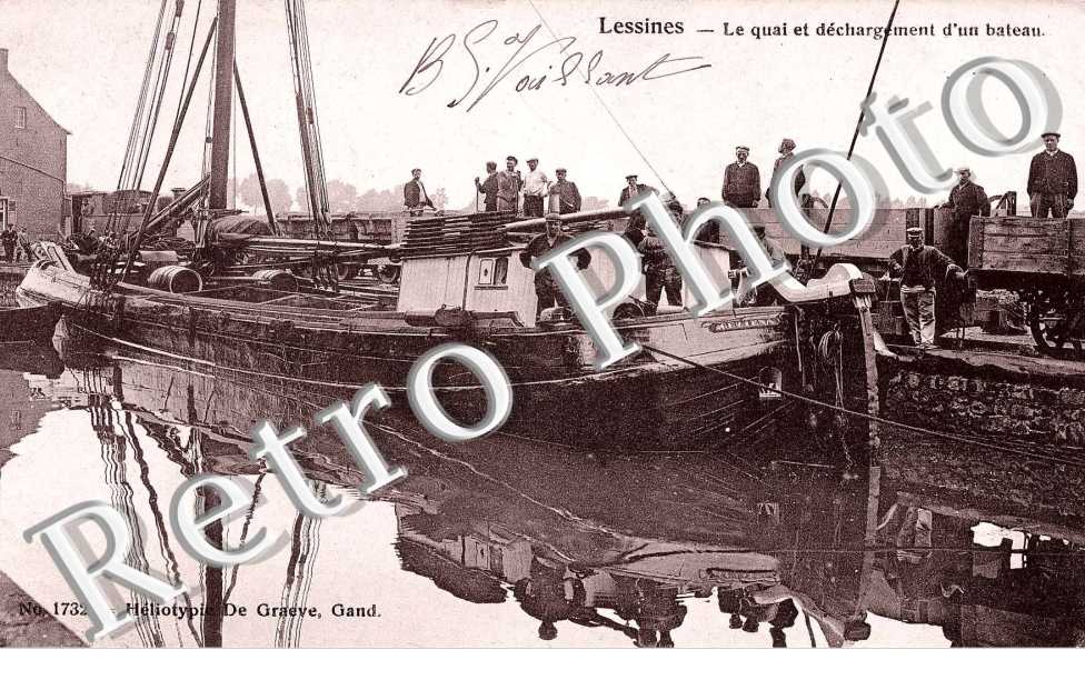 le quai et dechargement d'un bateau