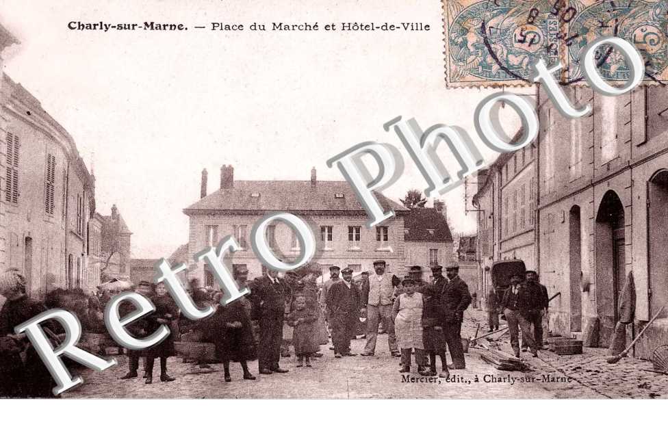 place du marche et hotel de ville