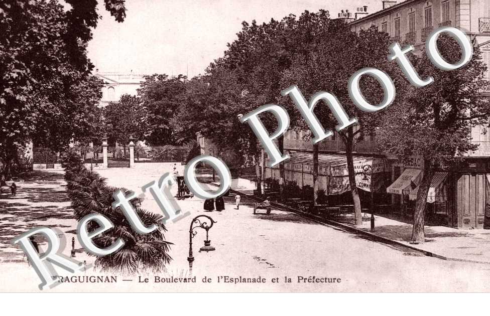 Boulevard de l'esplanade et la Préfecture
