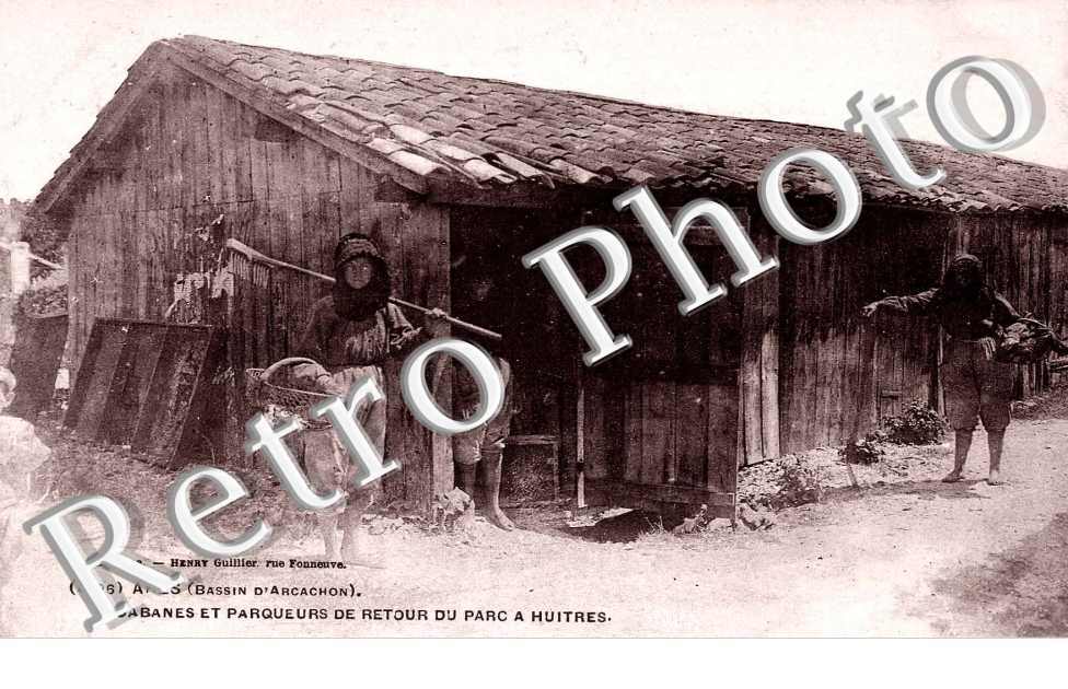 Cabanes et parqueurs de retour du parc a huitres