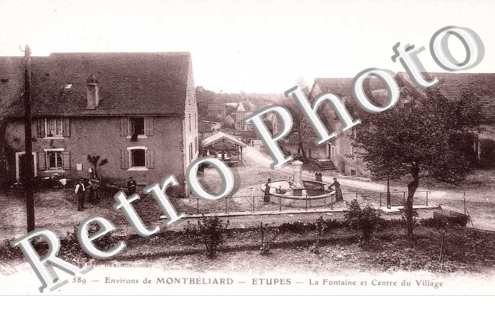 La Fontaine et le centre du Village