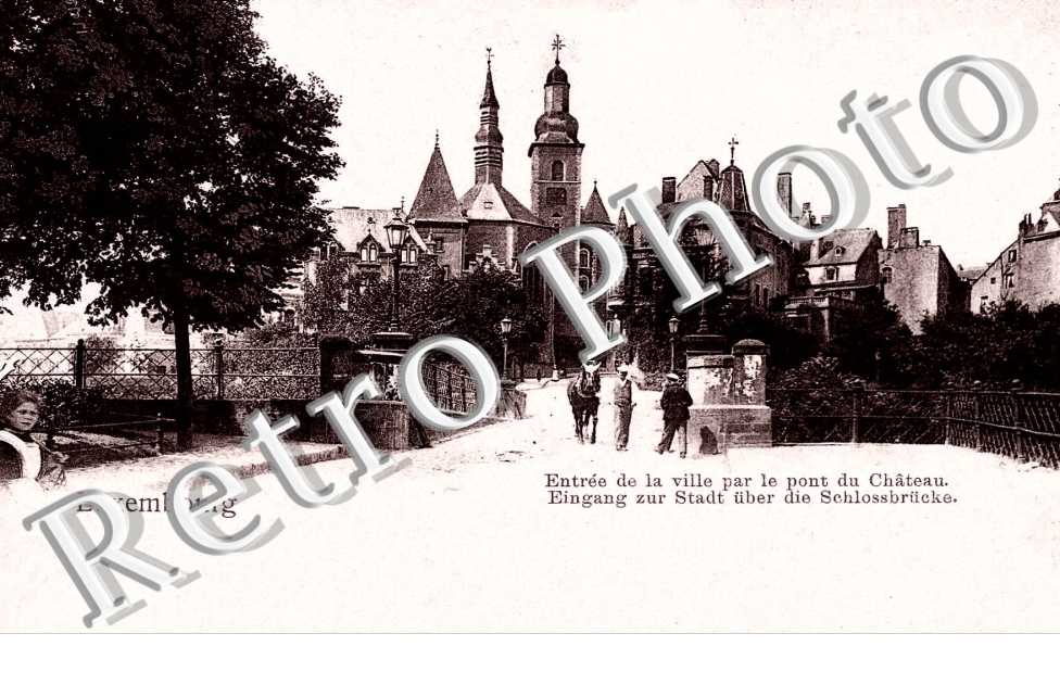 entree de la ville par le pont du chateau. Eingang zur Stadt uber die Schlossbrucke
