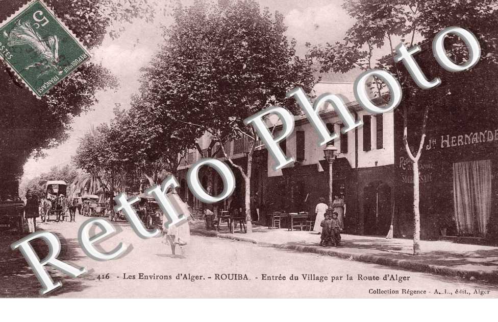 Entree du Village par la Route d'Alger