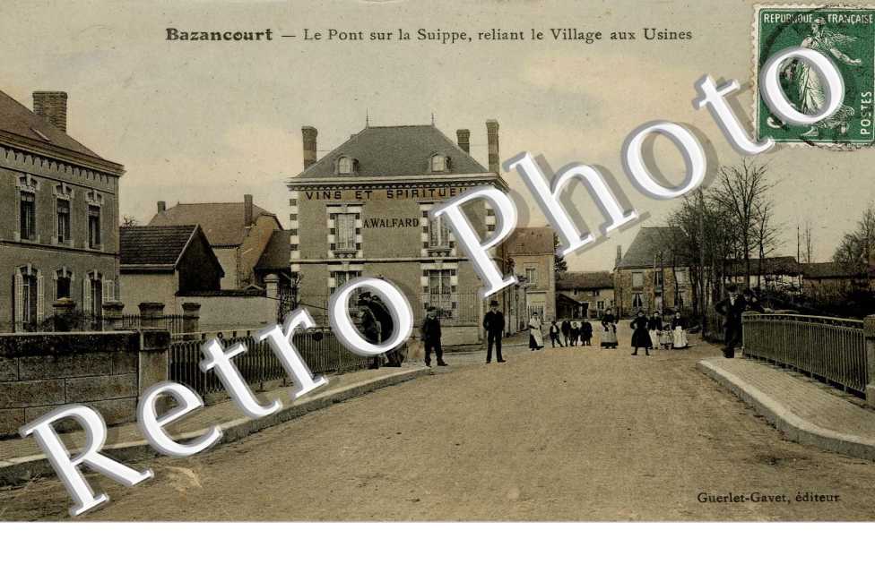 le pont sur la Suippe, reliant le village aux usines