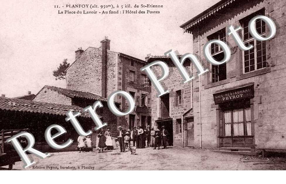 la place du Lavoir - hotel des postes