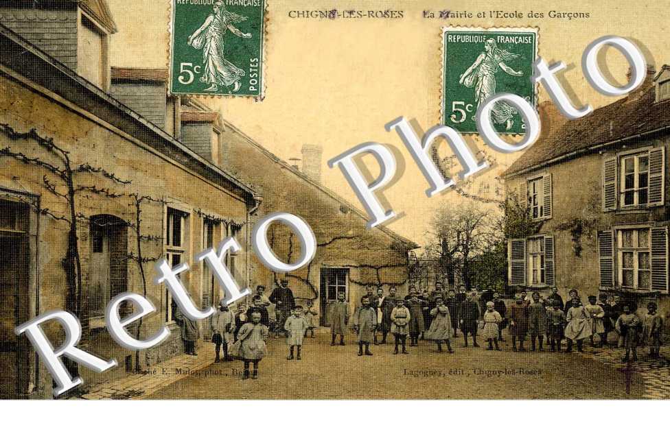 la Mairie et l'Ecole des Garcons